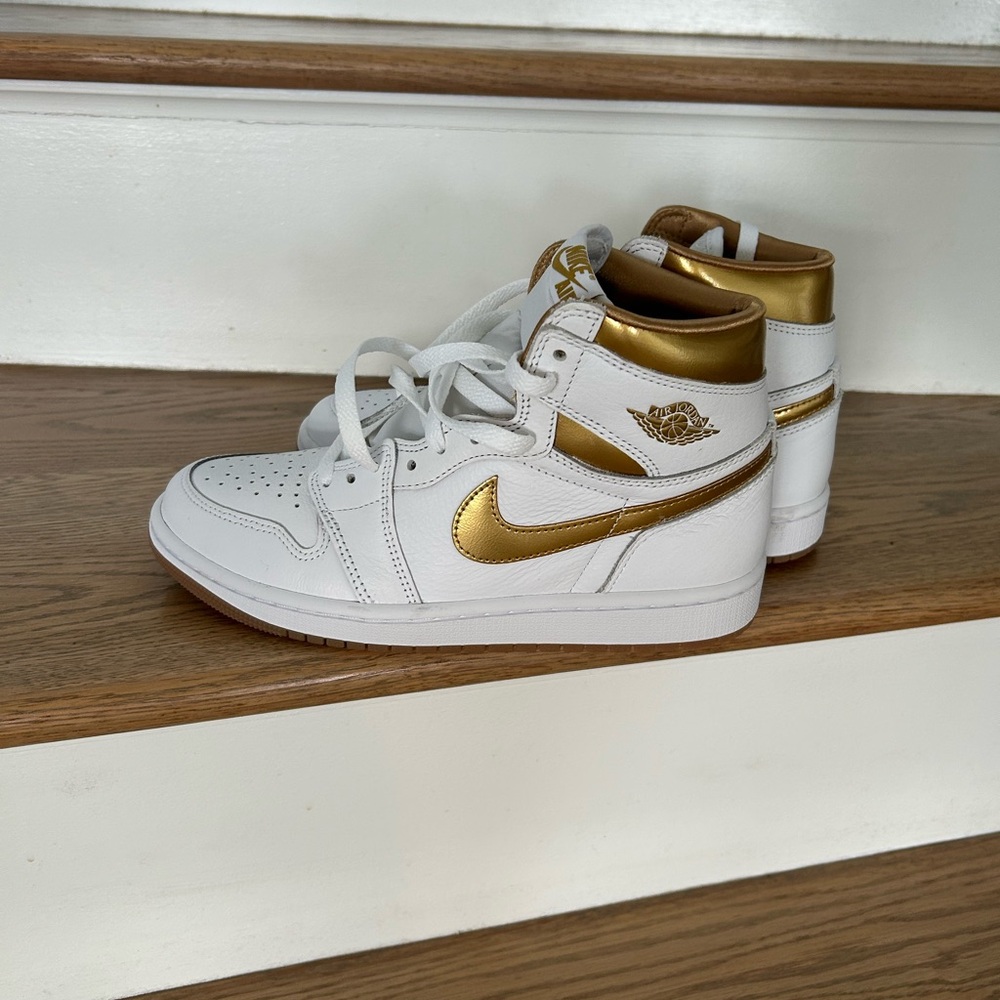 Nike Jordan 1 Retro High OG Gold Sz 7.5